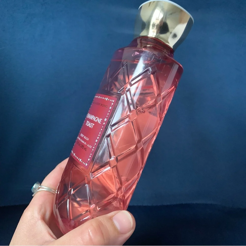 • NEW! [B&BW] Champagne Toast •